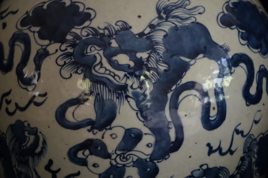 Close view of Qilin on Chinese Qing Dynasty Blue n White Jar