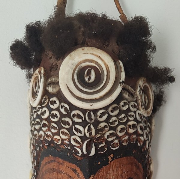Top view New Guinea Tribal Mwai Sepik Mask